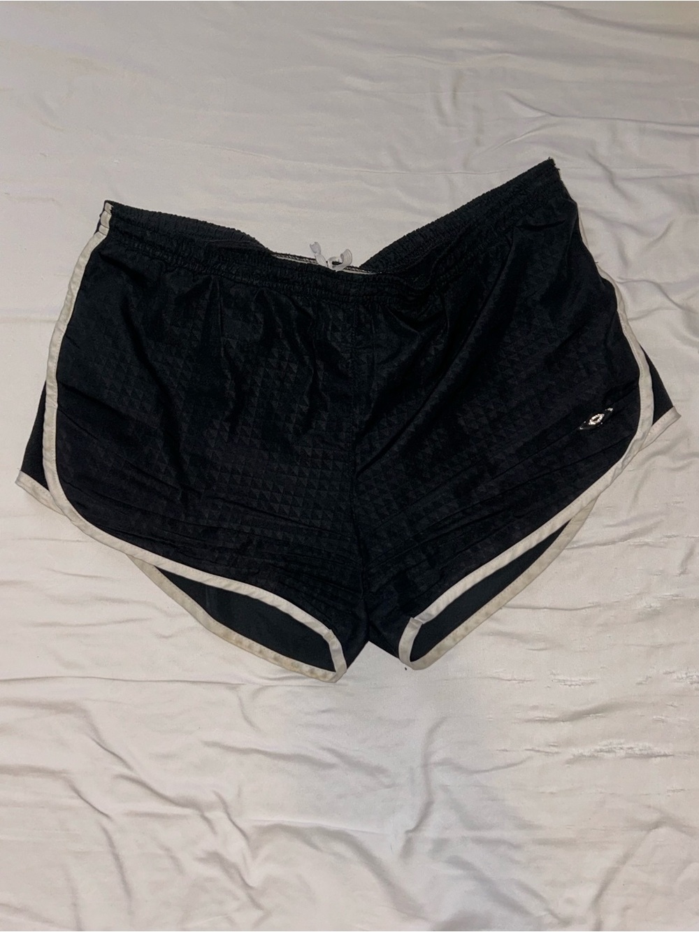 2010s athletic track shorts large